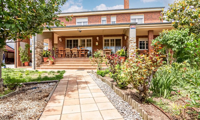 Villafranca del Bierzo House | 5 bedroom accommodation in VILLAFRANCA DEL BIERZO