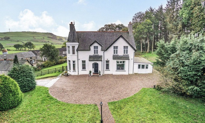 Cwmtirmynach Cottage | 5 bedroom accommodation in Cerrigydrudion