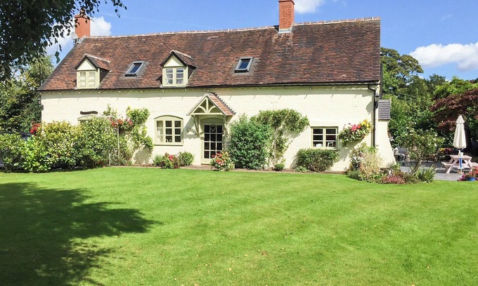 Hinstock Cottage | 5 bedroom accommodation in Hinstock, near Market Drayton
