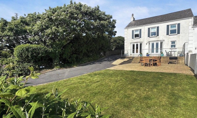 Little Haven Cottage | 5 bedroom accommodation in Little Haven, near Haverfordwest