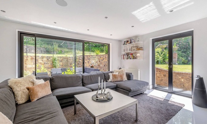 Crowborough Cottage | 5 bedroom accommodation in Crowborough