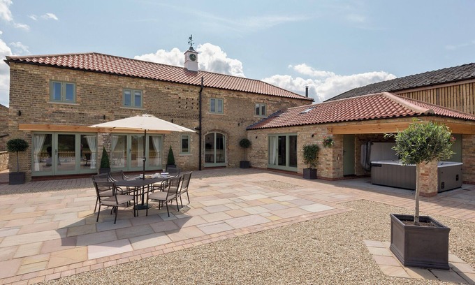 East Barkwith Cottage | 5 bedroom accommodation in East Barkwith, near Market Rasen