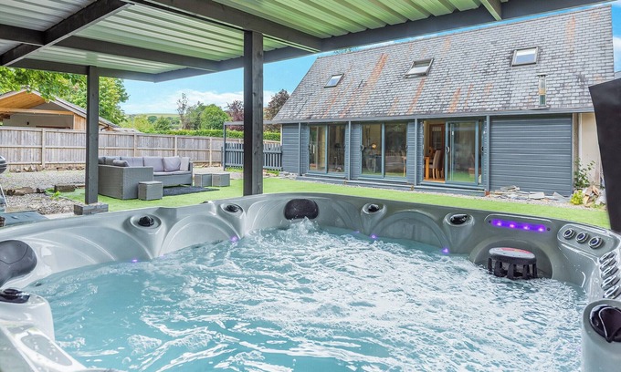 Ammanford Cottage | 5 bedroom accommodation in Garnant, near Ammanford