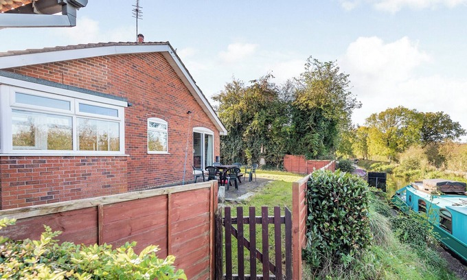 Tunstall Cottage | 5 bedroom accommodation in Heritage Marina, near Congleton