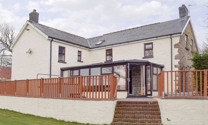 Whitland Cottage | 5 bedroom accommodation in Glandwr, near Narbeth