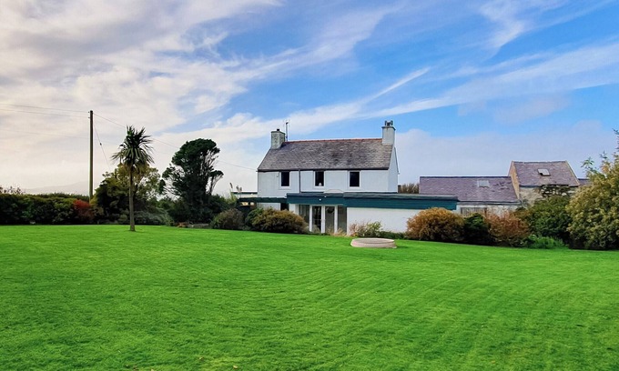 Llanfaethlu Cottage | 5 bedroom accommodation in Llanfaethlu, Anglesey
