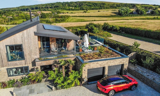 Totland Bay Cottage | 5 bedroom accommodation in Totland