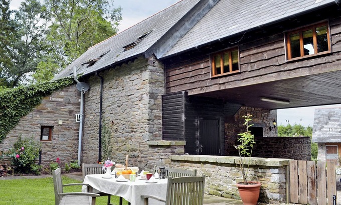 Three Cocks Cottage | 5 bedroom accommodation in Three Cocks, near Hay-on-Wye