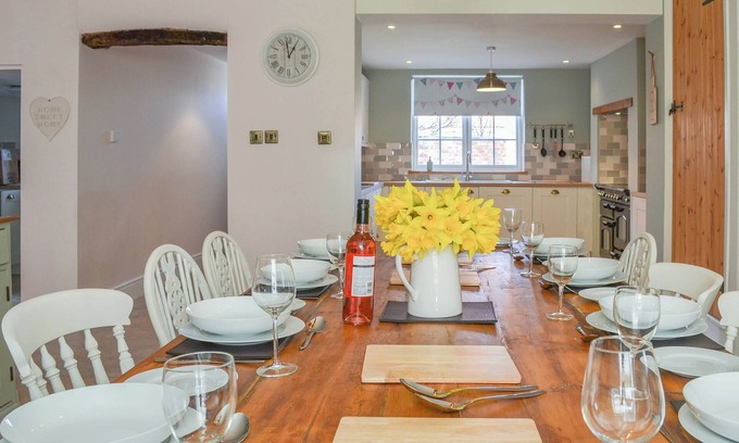 Muston Cottage | 5 bedroom accommodation in Muston, near Filey