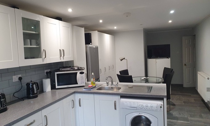 Swindon House | 5 bedroom all ensuite house
