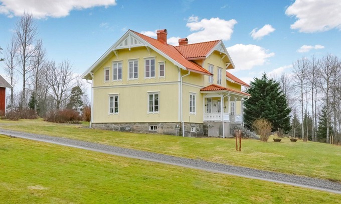 Varmland County House | 5 bedroom beautiful home in Juskog Husa