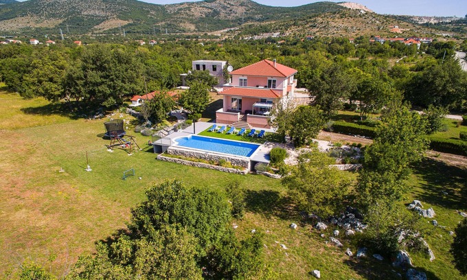 Dugopolje House | 5 bedroom cozy home in Dugopolje