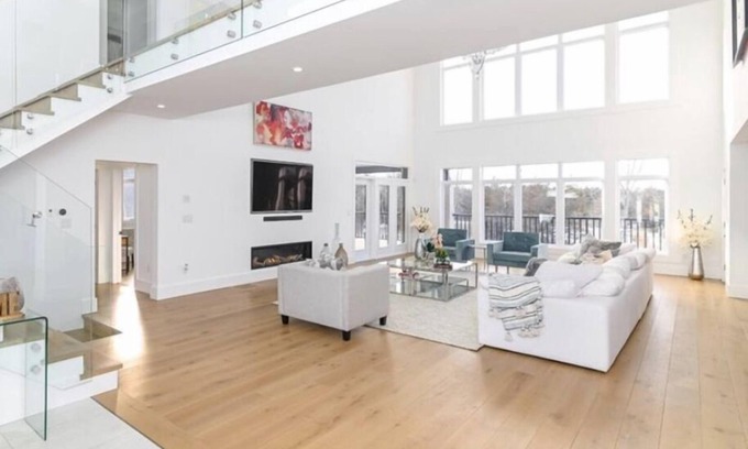 Carrying Place House | 5 bedroom estate home with full gym and hot tub