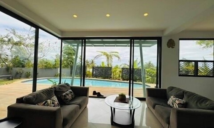 Suva House | 5 bedroom Family Home with great views