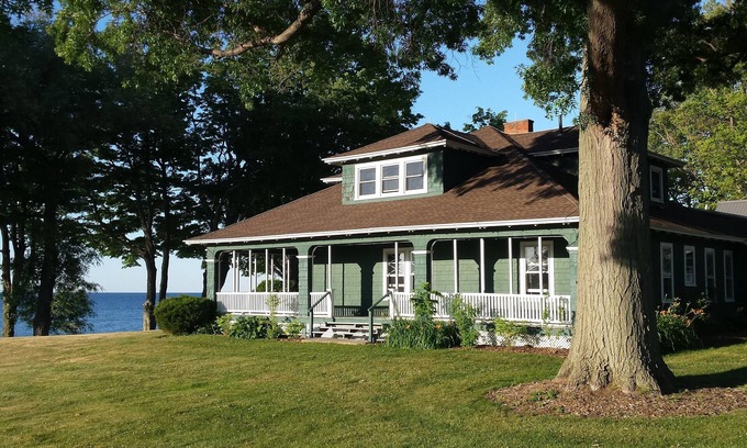 Fancher House | 5 Bedroom Historic Ontario Lakefront Home -The Cottages At Troutburg