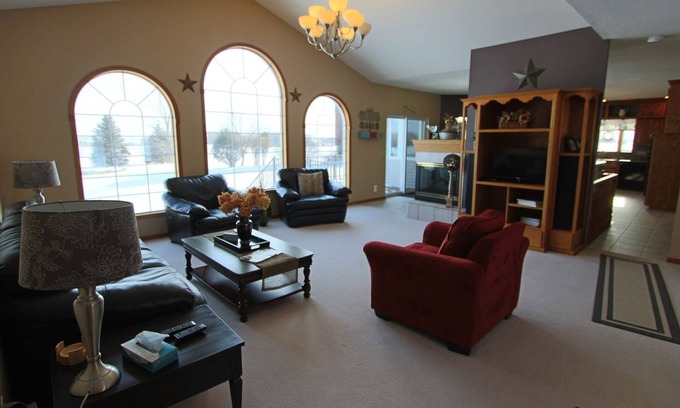 Hutchinson House | 5 bedroom home that sleeps 12 people