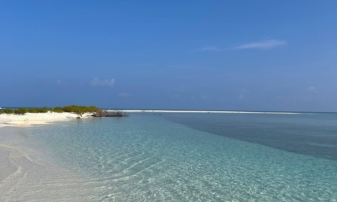 Kendhoo House | 5 bedroom hotel on Kendhoo Island, with AC, Wi-Fi, and peaceful surroundings.