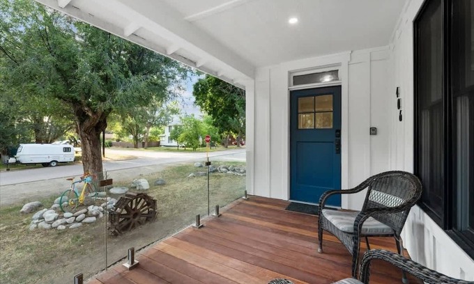 Eagle House | 5 Bedroom - Located in Old Town Eagle