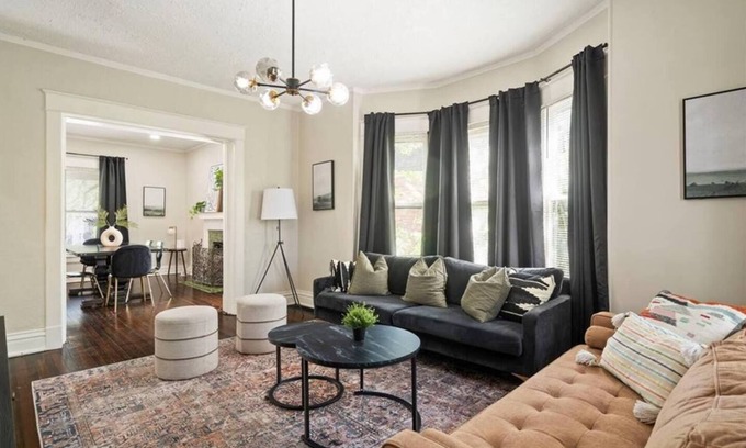 Kansas City House | 5 Bedroom! -Middle of KC