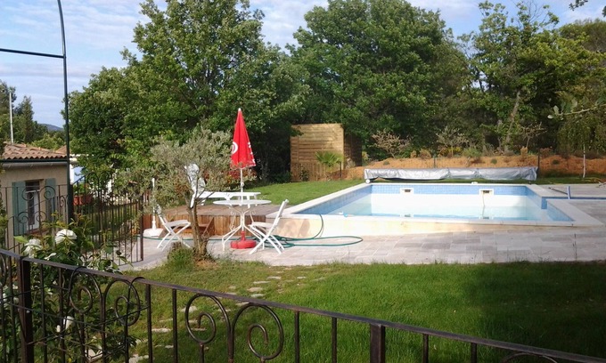 Jouques House | 5 bedroom villa in hill - Handi-pool access - near Aix en Provence