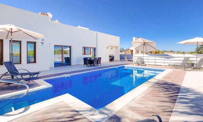 Prodromi Villa | 5 bedroom villa with games room and private pool