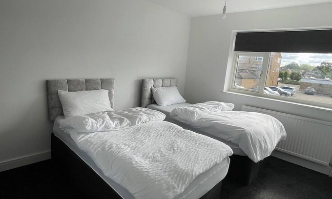 Peterborough House | 5 Beds | Full House | Parking