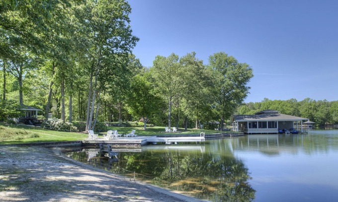 Bumpass House | 5 BR 3 BA -300ft waterfront W/Dock, Pvt Boat ramp, Beachfront Paradise