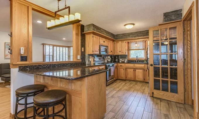 Columbia Heights House | 5 BR+ Yard. Close drive to New Brighton, Roseville, Shoreview