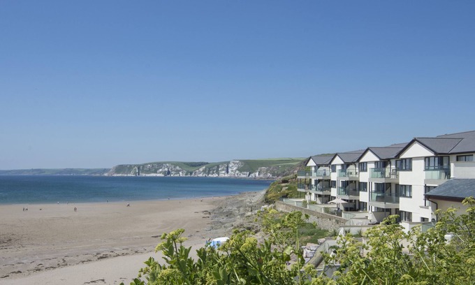 Bigbury-on-Sea Cottage | 5 BURGH ISLAND CAUSEWAY, pet friendly, with pool in Bigbury-On-Sea