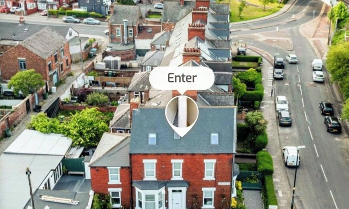 Hartlepool House | 5 double bedrooms all with en-suites, PPE room for offshore workers, games room