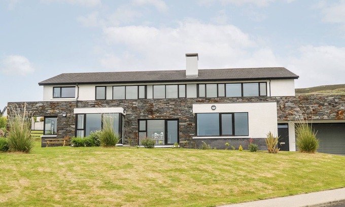 Fahan House | 5 HARBOUR VIEW, family friendly in Buncrana, County Donegal