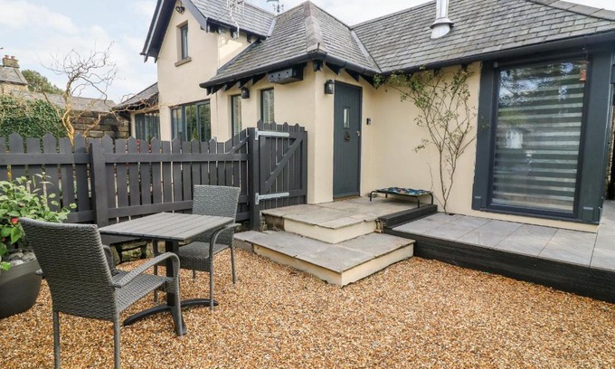 Fourstones Near Bentham House | 5 Lake House