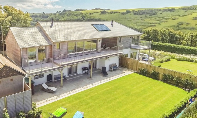 Bantham House | 5* large, dog-friendly holiday home with exceptional coast and countryside views