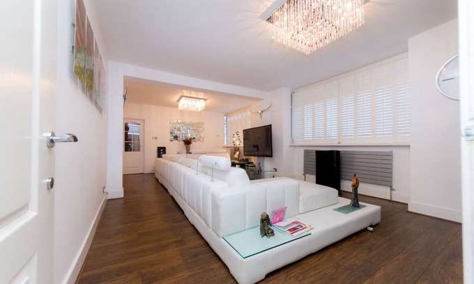 Graveney Apartment | 5* Luxury Spacious Apartment