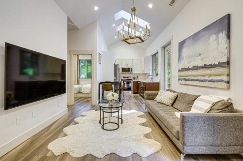Redmond House | 5 Mi to Chateau Ste Michelle Creekside Escape!