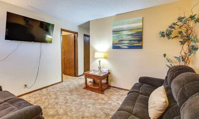 Hutchinson Apartment | 5 Mi to Hutchinson Attractions: Cozy Apt