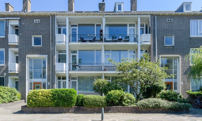 Bohemen en Meer en Bos Apartment | 5 minute walk to beach! Cozy top bedroom apartment.