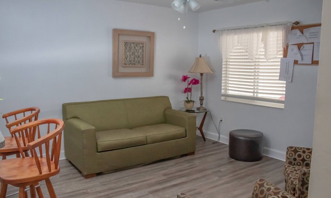 Allapattah House | 5 minutes away from MIA! 10 Minutes away from Port of Miami!
