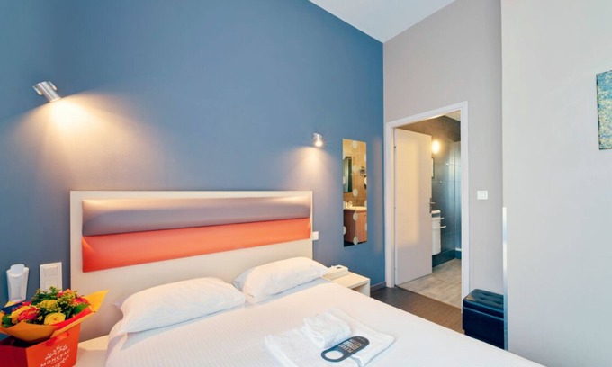 Contades Hotel | 5 Minutes by Foot Away From The National University Library! Pets Are Welcome!