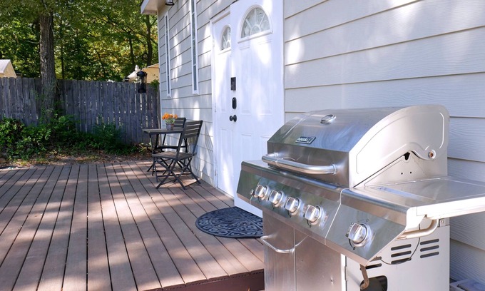 College Park Apartment | 5 minutes from Atlanta International Airport and Georgia International Convention Center