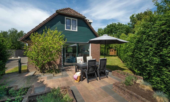 Wolphaartsdijk House | 5 Minutes' walk from the beach on Lake Veere, child-friendly and a nice garden
