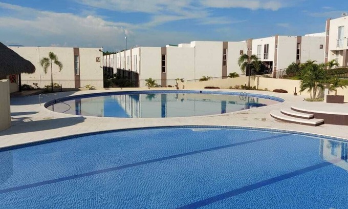 Flandes House | 5 minutos de Girardot, casa nuenva amoblada con aire acondicionado