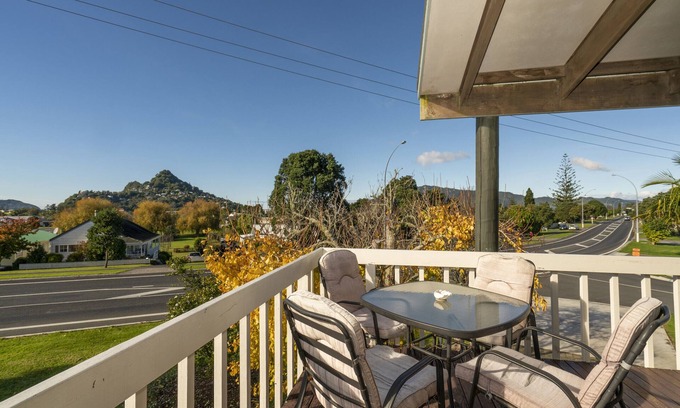 Tairua House | 5 o'clock Somewhere - Tairua Holiday Home