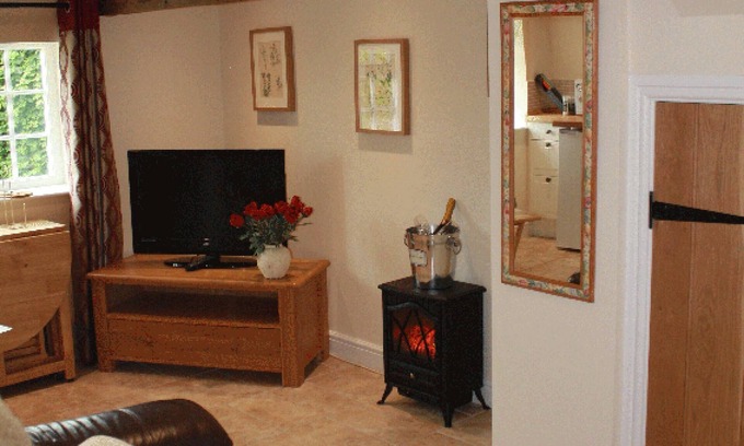 Ellastone Cottage | 5* PEAK DISTRICT COTTAGE NEAR ASHBOURNE & ALTON TOWERS