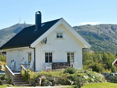 Oksvoll House | 5 person holiday home in Oksvoll