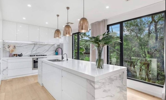 Merewether House | 5 Star 3 Bedroom House close to Merewether Beach