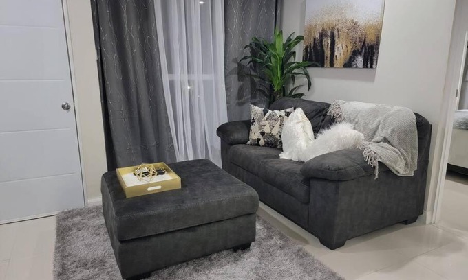 Portmore Apartment | 5 star by the sea (oceanview)