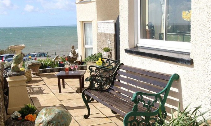 Criccieth House | 5 Star House in Criccieth. Sea Views. 1 minute from beach. Sleeps 8