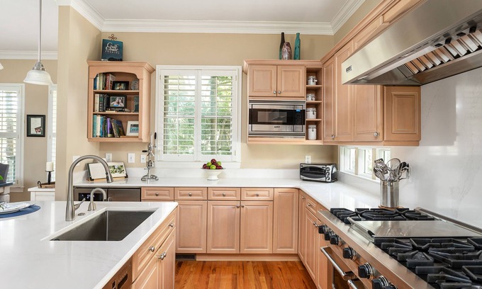 Vanderhorst Plantation House | 5 Star Reviews! Great Family Home w/Lagoon Views! Perfect for Extended Stays!