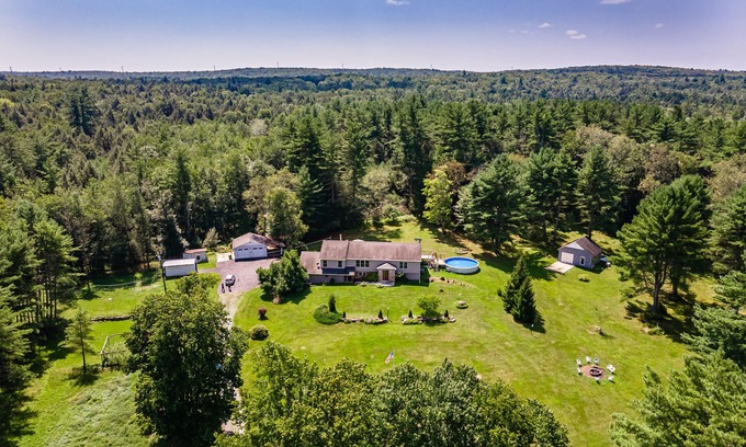 Monticello House | 5 Star Secluded Private Estate -Hot Tub, Pool+Ski >Southwoods Mountain Vacation!